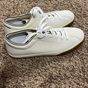 Womens Rothy’s Vanilla new tennis shoe. Size 10